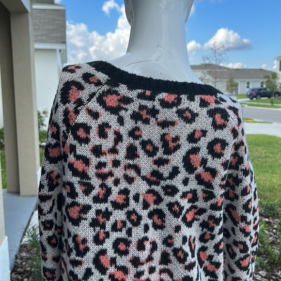 KIRRA OVERSIZED SWEATER TOP SIZE XS NWT - Picture 4 of 6